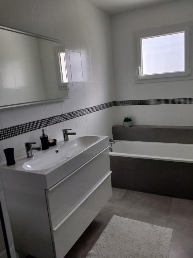 Maison Familiale Avec Jardin De 1500M2 Saint-Genes-de-Fronsac 외부 사진